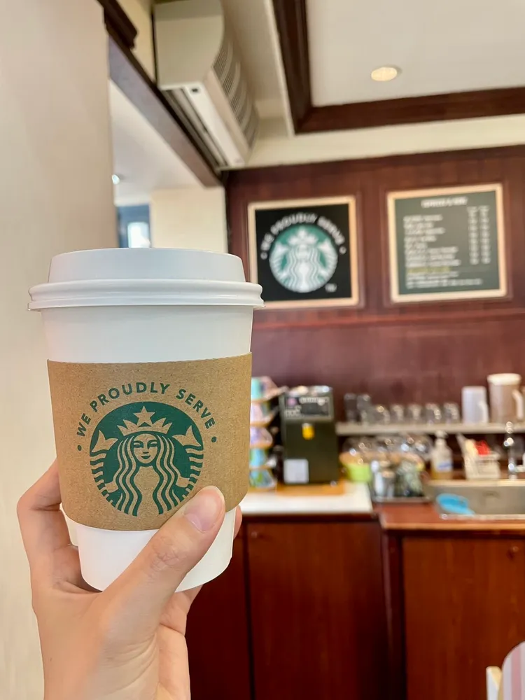 海洋公園攜手星巴克咖啡服務，推出全台第一家遊樂園內，採用星巴克專屬咖啡設備及咖啡豆，提供現點現做的新鮮咖啡飲品。曾仲葳攝