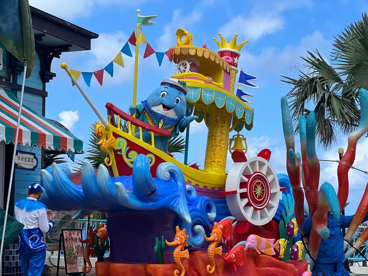 遠雄海洋公園-20週年Shining on!閃亮新未來遊行。業者提供