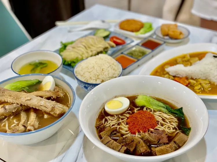 峽灣中餐廳人氣排行榜第一名的紅燒番茄牛肉麵。曾仲葳攝