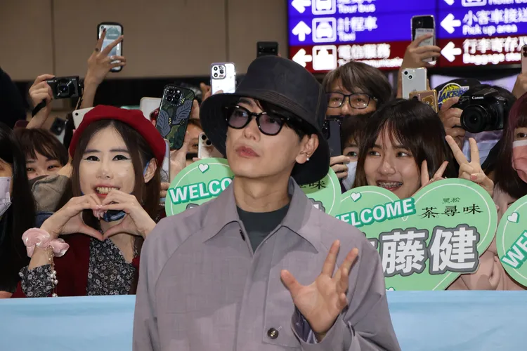 佐藤健的左耳有戴珍珠耳骨夾。鄭孟晃攝