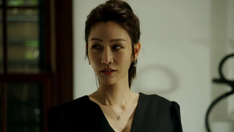 曾莞婷配合母親展現孝心。三立提供