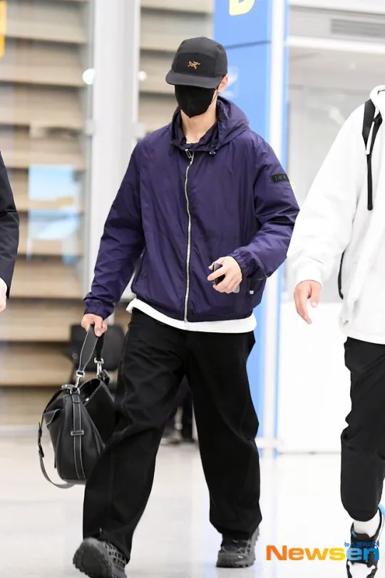 車銀優抵達仁川機場後，快步走出大廳。翻攝Newsen