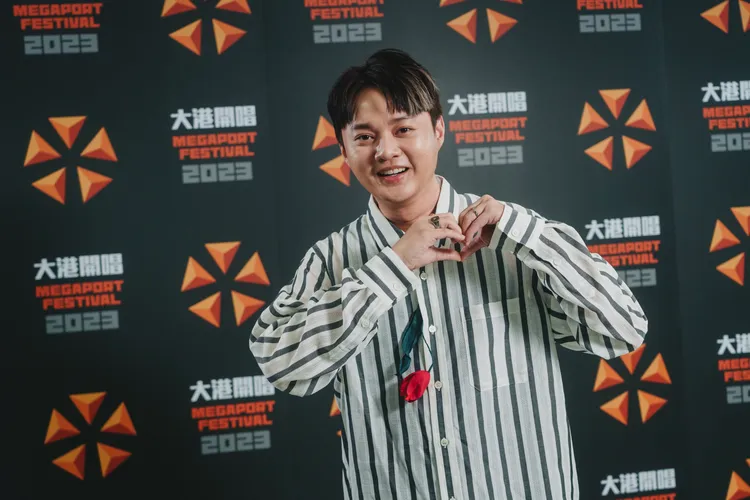 許富凱談到父親過世的心情。出日音樂提供