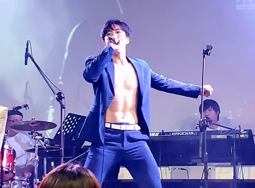 創作歌手個唱秀炸裂大肌肌　密友竟是這位大咖