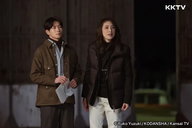 天海祐希（右）和松下洸平都對台灣美食非常喜愛。KKTV提供