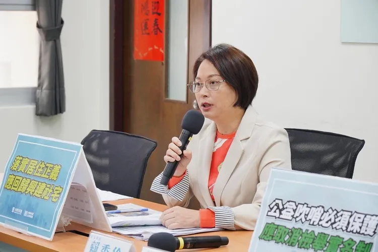 賴香伶喊話林右昌拋棄美化過的數據。民眾黨提供