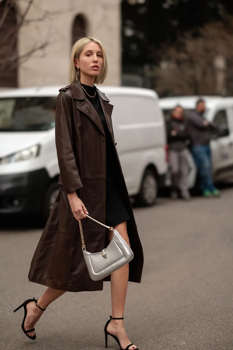 希臘公主Olympia被捕捉到拎著Serpenti Baia肩背包出街的身影。品牌提供