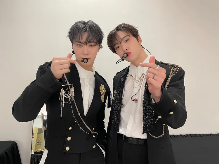 文彬（左）與尹產賀組成的子團「文彬&產賀」最近舉行巡演，原本4月30日就要訪台。翻攝ASTRO推特