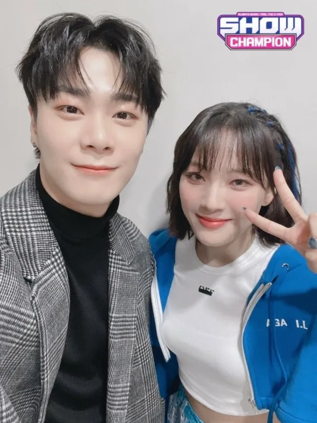 文彬（左）的妹妹文秀雅是女團Billlie的成員。翻攝MBC