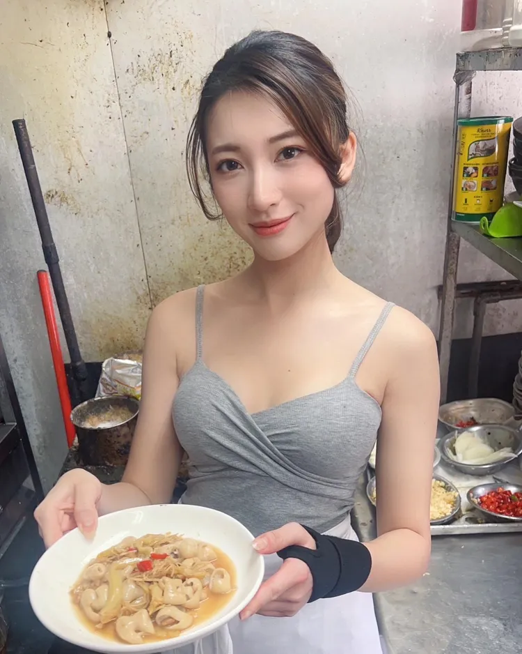 林彤因為炒飯爆紅。取自林彤臉書