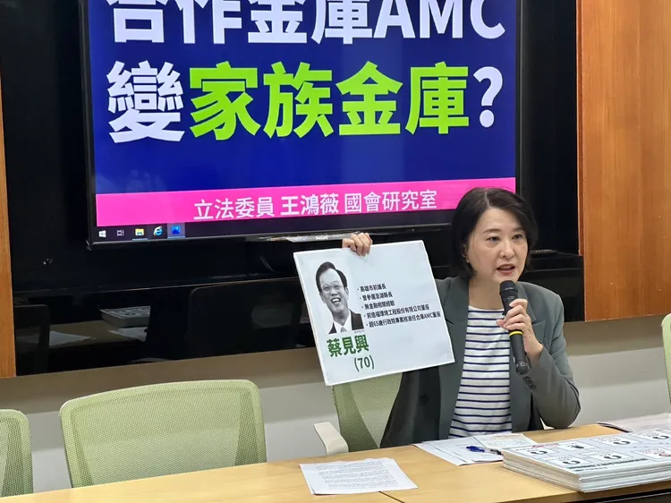 王鴻薇指蔡見興於任職合庫董座期間大量任用家族成員。潘袁詩羽攝