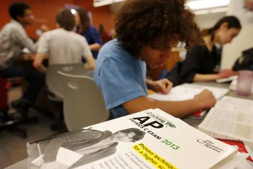 要學生練習寫自「訃聞」遭校方開除 高校教師力抗:沒做錯事