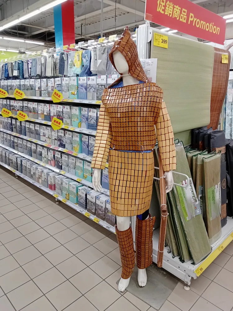 有網友分享賣場員工的創意。引自爆廢公社
