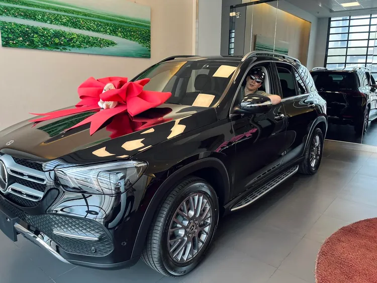 短短幾個字，後勁卻超強，超過3萬人人點讚，上萬則留言，狂刷蕭煌奇的經典名曲「末班車」，留言說「末班車要開了」、「不會變末班車吧！？」、「這一次揮手，恐怕再沒機會問候」、「這是我今天看到最狂的狂人」、「期待試駕影片」，也有人被圈粉「其實這樣的蕭煌奇蠻可愛的」，也釣出一堆勇士喊「我來」。