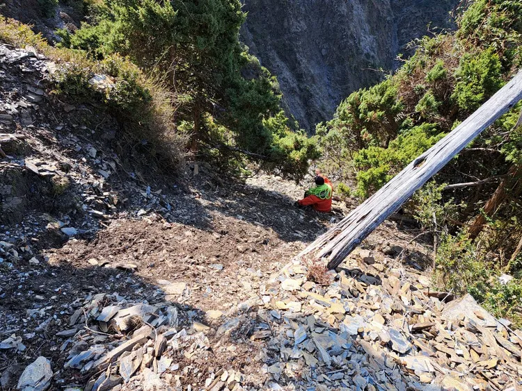 現場搜救不易。南投縣消防局提供