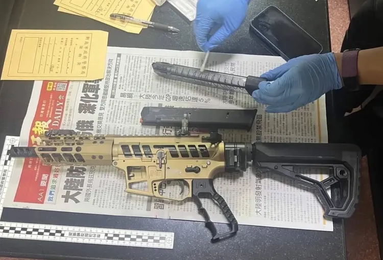 劉姓少年拿這把衝鋒槍掃射當鋪。警方提供