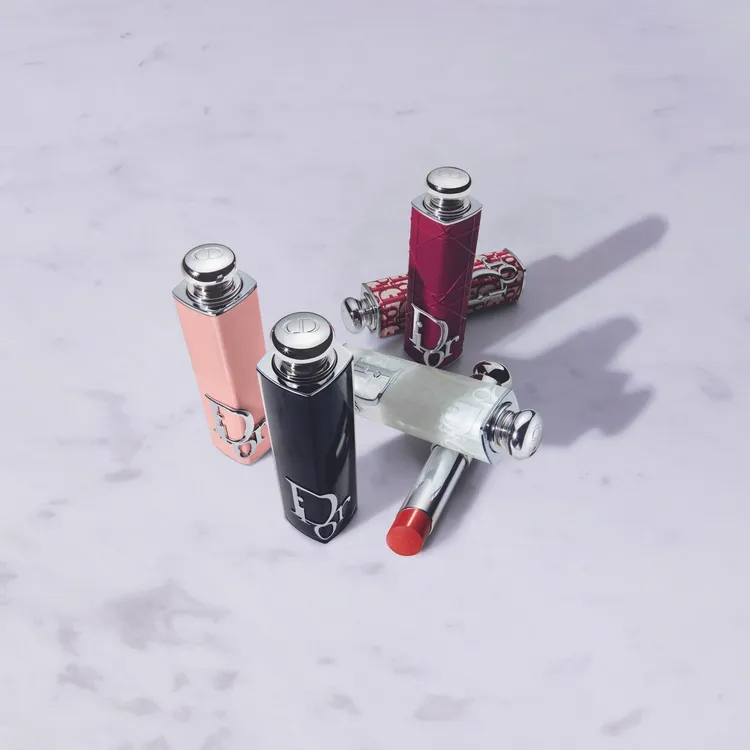 Dior癮誘唇膏外殼#緋紅藤格紋、#粉色蒙田、#前衛時尚白，各1050元。品牌提供