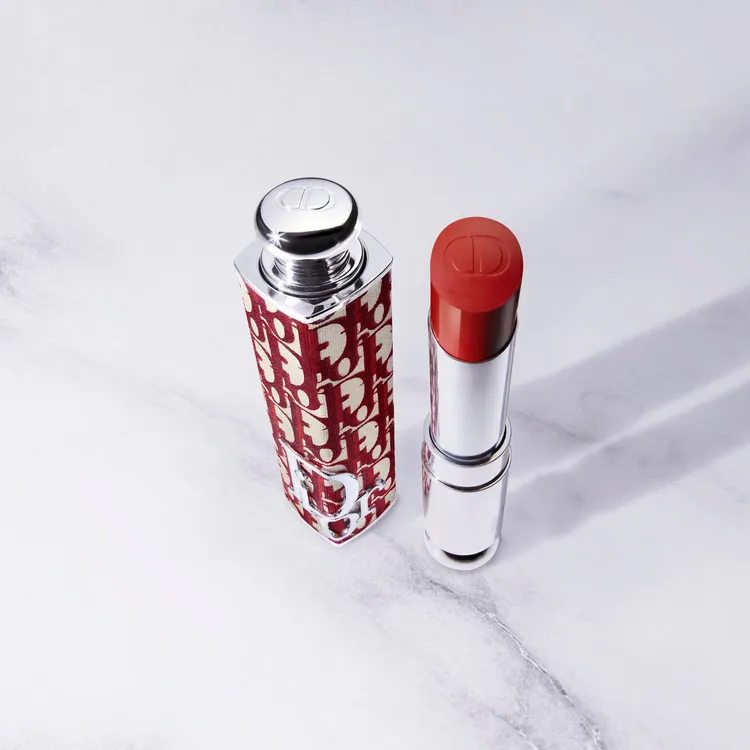 Dior癮誘唇膏外殼#勃根地提花，1650元。品牌提供