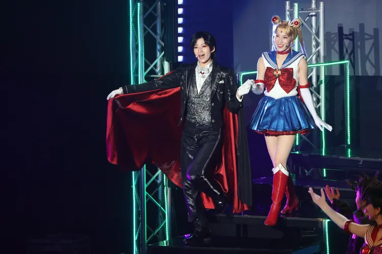 水手月亮(右)和地場衛是男女朋友，一起打敗惡勢力。鄭孟晃攝