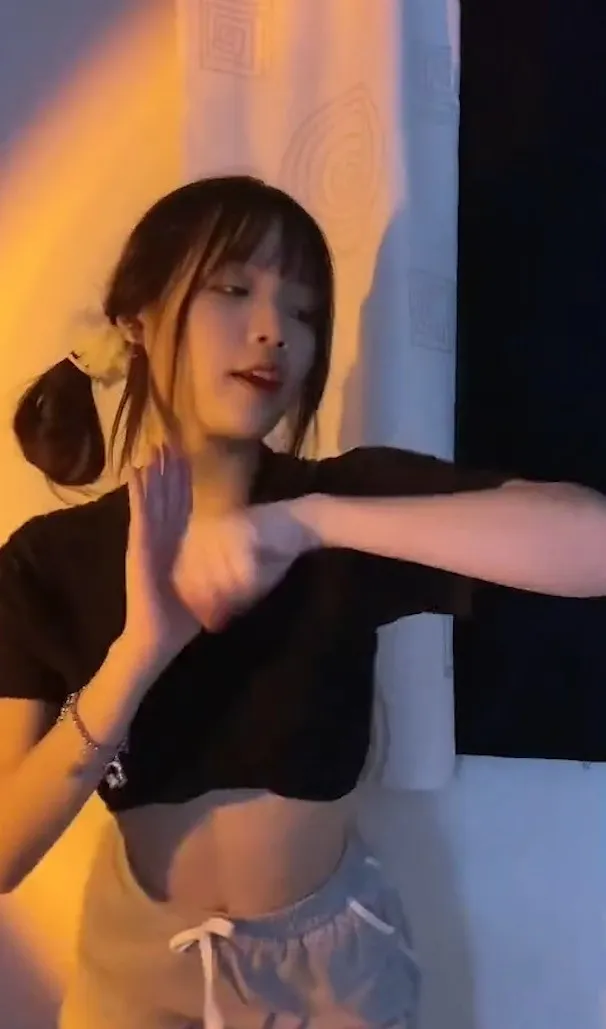 早上好！聽著旋律一起搖擺吧！抖音@crystal_ivy_02 提供