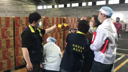 蘋菓西打驚見不明沉澱物 封存41237箱!桃園衛生局稽查發現這些缺失