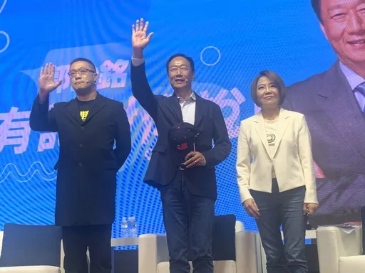 高呼「政治要服務經濟」 郭台銘:賣命我當然是一流