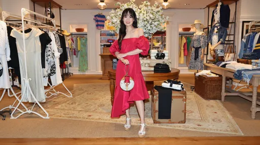 孫盛希美肩見客羞吐「嚮往的浪漫」 發願想找人同穿Polo情侶裝