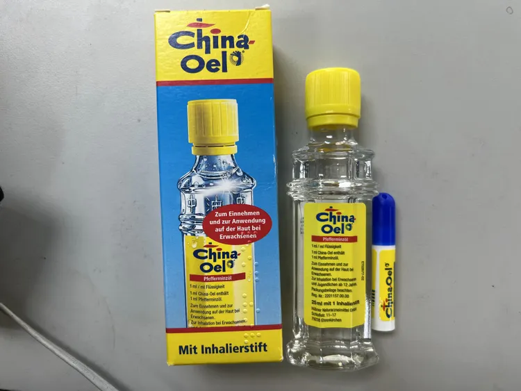 嫌犯以接近國內半價價格，販售德國百靈油。警方提供