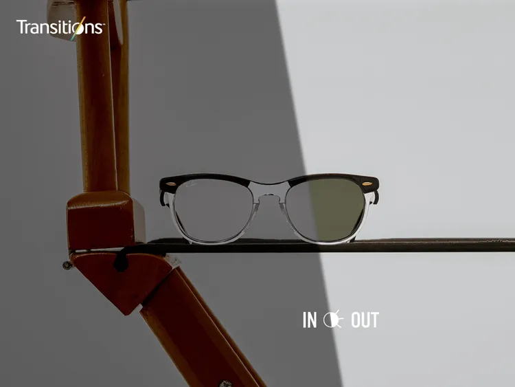 Eagle Eye以透明框架和獨特的眉框設計展現鮮明風格，配搭Transitions全視線智能感光鏡片，在紫外線下可快速轉換色調，8150元。品牌提供