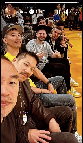 黃立成（前）曬出與林智文、黃立行一起看NBA的照片。翻攝黃立成臉書