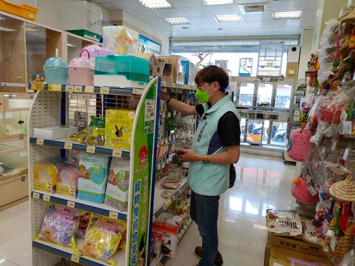 國際寵物日避黑心食物 新北抽查250件寵物食品標示竟4成5違規