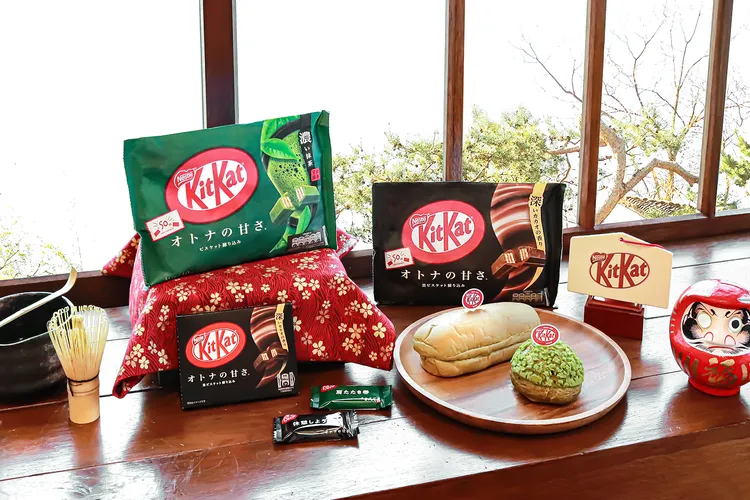 歡慶日本「雀巢 KitKat巧克力」首次原裝進口來台，雀巢KitKat巧克力特別攜手7-11推出限定「愛餡大亨-抹茶巧克力」與「抹茶巧克力泡芙」。業者提供