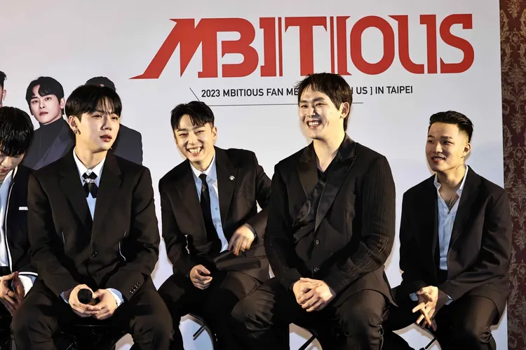 李浩沅(右)自封台灣代表，中文卻說得落漆。施昂強攝