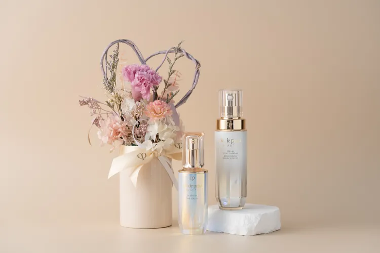 即日起至5月14日，於全台肌膚之鑰專櫃消費滿1萬5000元，就可獲得限量母親節光采花禮。品牌提供