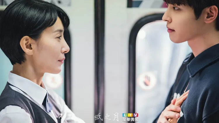 金瑞亨（左）從李施優身上找到慰藉。龍華電視提供