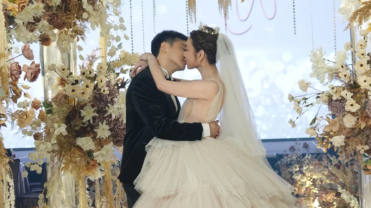 李崗霖（左）浪漫親吻林可唯。彭欣偉攝