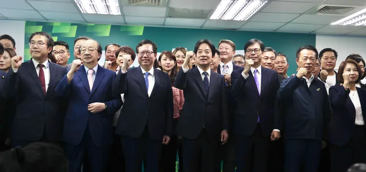 民進黨正式提名賴清德，民進黨執政縣市長及地方重要幹部都到場。林林攝