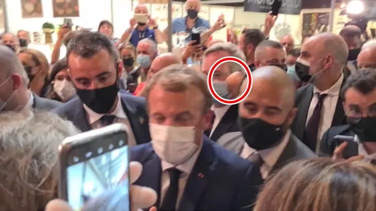 馬克宏遭番茄砸中頭。路透社