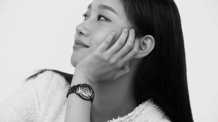 身為韓國代表的女星金高銀，透過鏡頭與潘妮洛普克魯茲以12則相互問答的形式，分享了各自的精彩人生故事。品牌提供