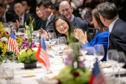 蔡英文:和美方溝通助兩岸關係平穩 中國勿過度反應