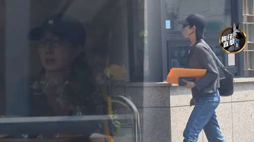 狗仔直擊|桂綸鎂超強隱身力!素顏談工作像極大學生 收工火速上小黃回家