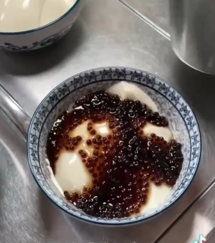 來台南南區順便來朝聖一下，千萬別錯過，滿滿豆花和粉圓。TikTok@maysun_boy 提供