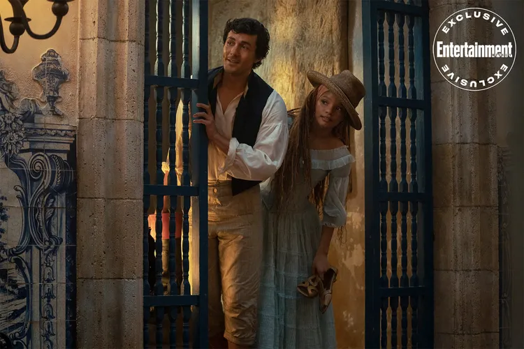 荷莉貝利與王子的服裝也是話題之一。翻攝The Little Mermaid