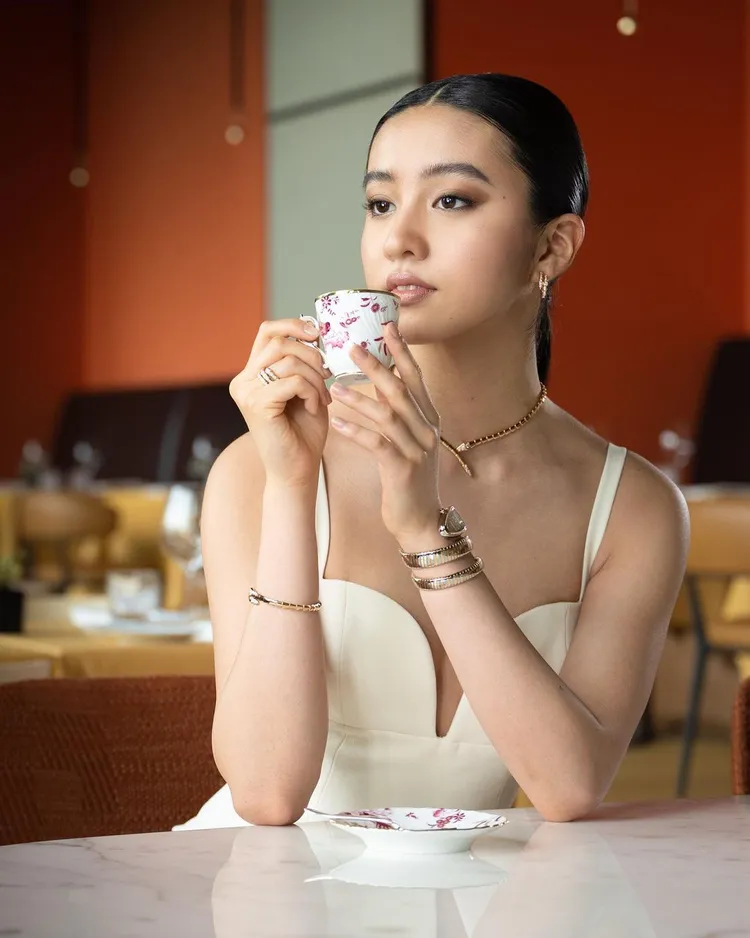 寶格麗品牌大使木村光希搶先享用了Bulgari Dolci製作的精緻甜點。翻攝bulgari IG