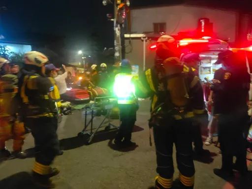 中壢民宅晚間氣爆　父子3人送醫急救中