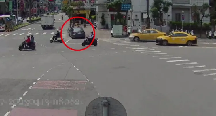 運將直接將車開到派出所。三重警分局提供