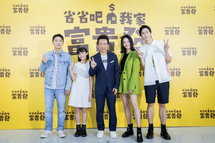 胡智強（左起）、陳昭妃、郭子乾、孟耿如、余晉將演出全喜劇。國家住都中心提供