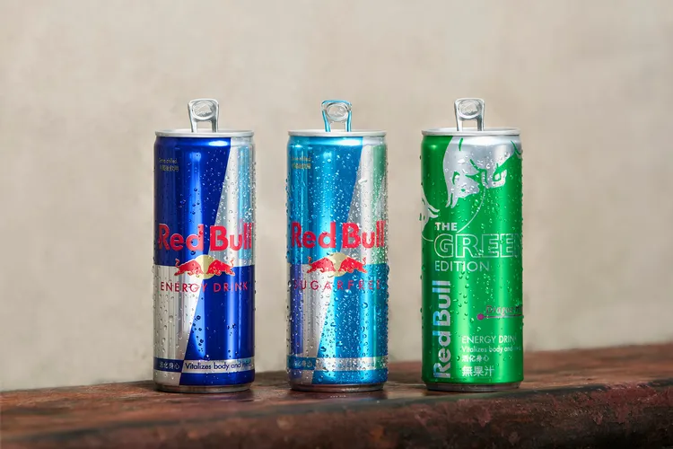繼Red Bull原味及無糖口味後，Red Bull Green Edition火龍果風味將成為「能量的第三選擇」。業者提供