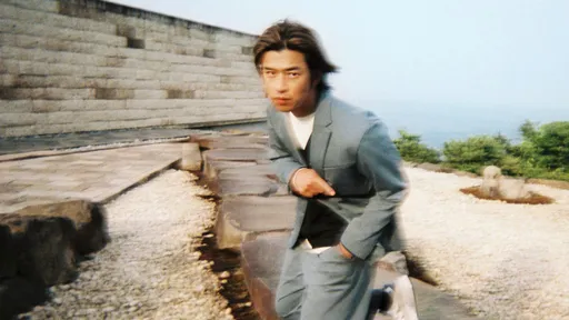 陳柏霖玩東京「興奮到模糊」 穿梭都會和老建築動靜自如都穿New Balance