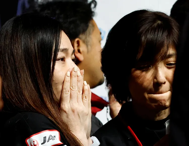 Ispace員工對著陸失敗感到難過。路透社